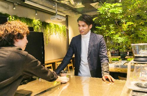 カフェも併設したラウンジ