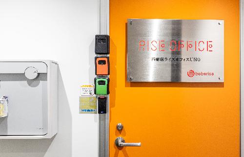 フロアの入口はオートロックです